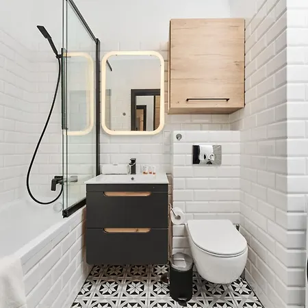 Stylish With Balcony By Renters