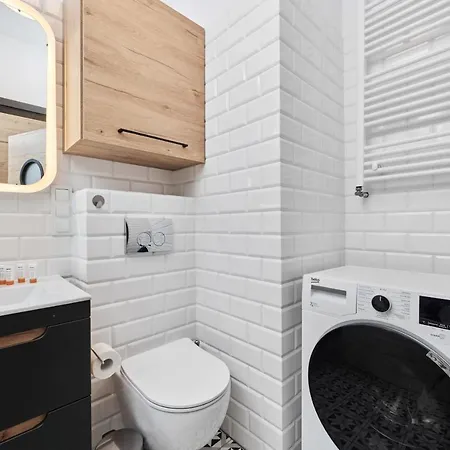 Daire Stylish With Balcony By Renters