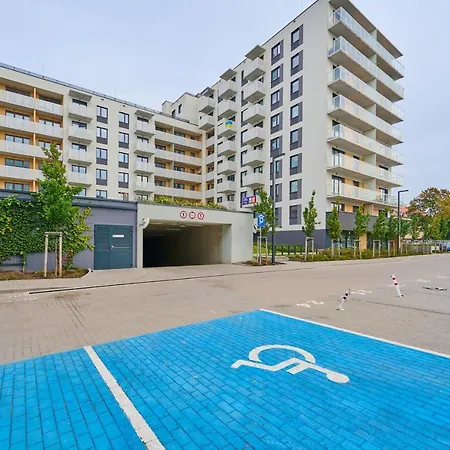 Daire Stylish With Balcony By Renters *