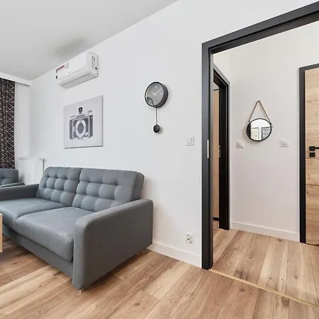 Daire Stylish With Balcony By Renters Wroclaw