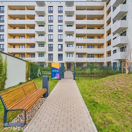 Stylish With Balcony By Renters
