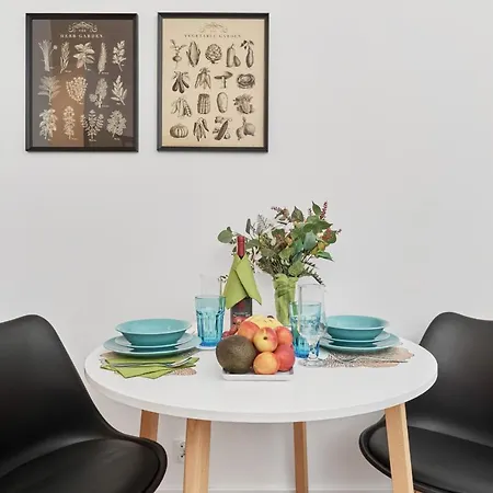 Stylish With Balcony By Renters