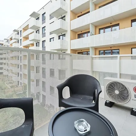 Stylish With Balcony By Renters *