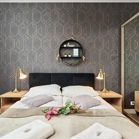 Apartment Stylish With Balcony By Renters *