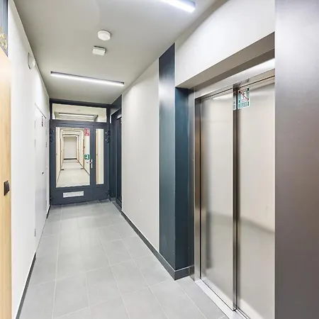 Stylish With Balcony By Renters Apartment *